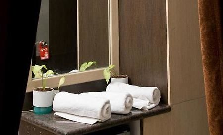Pacific Inn Huda City Centre Sec 41 Gurgaon Bagian luar foto